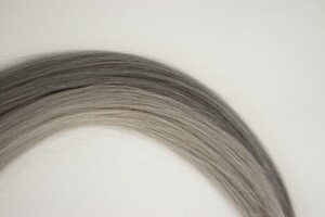 Hairextensions in twee grijstinten van<strong> Beauty by Roos</strong>