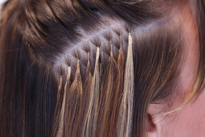 Hairextensions in twee grijstinten van<strong> Beauty by Roos</strong>