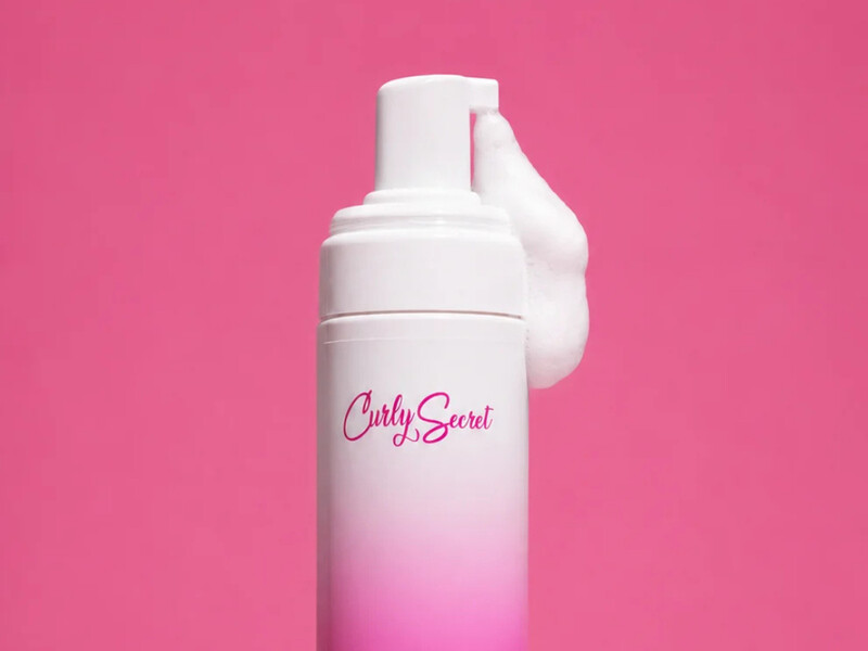 Curly Secret combineert sterke hold met hydratatie in stylingfoam
